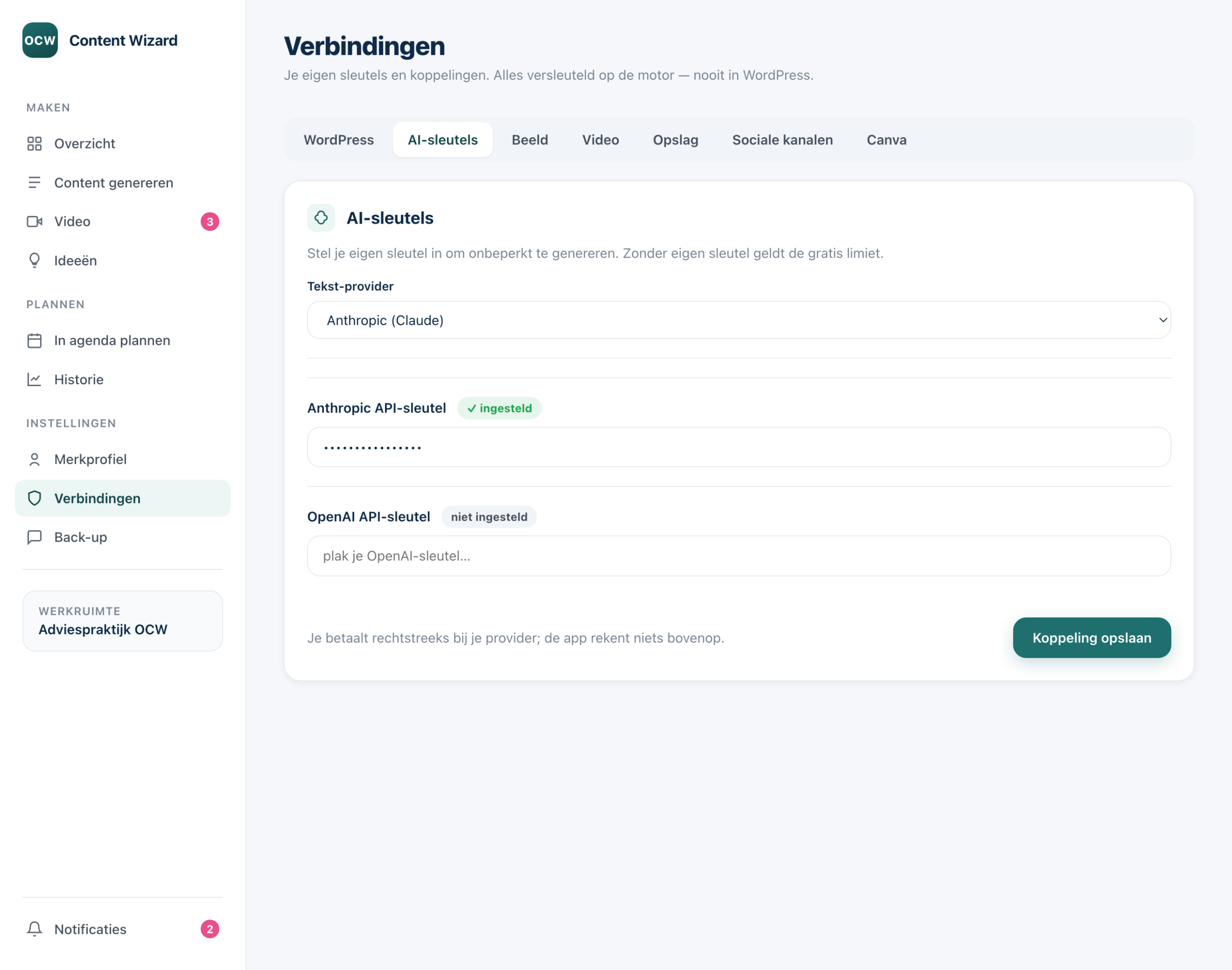 Het tabblad AI-sleutels onder Verbindingen met de keuze van tekst-provider en je eigen API-sleutels
